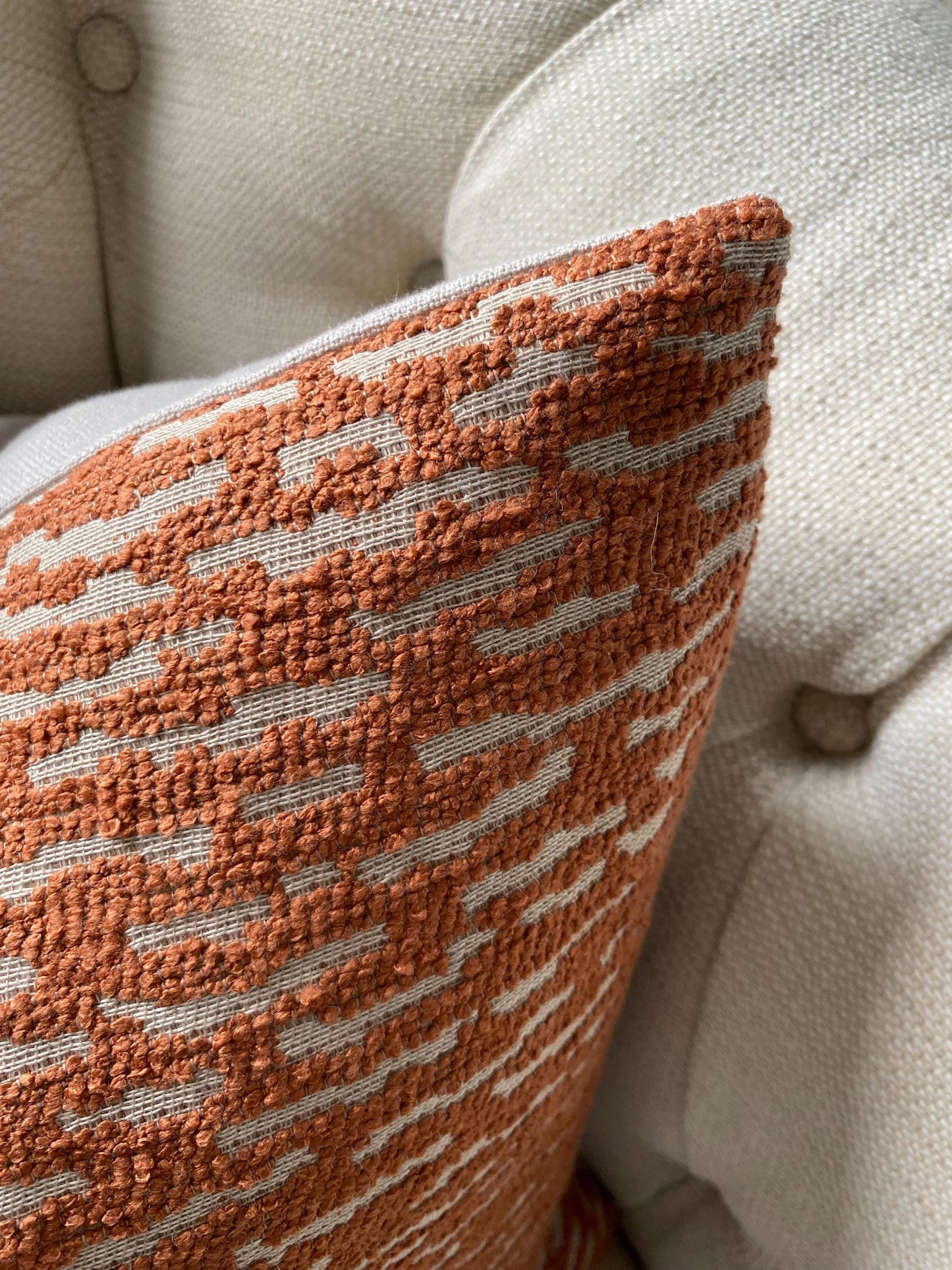 VIENTO- Handmade boucle modern weave design with geometric pattern.