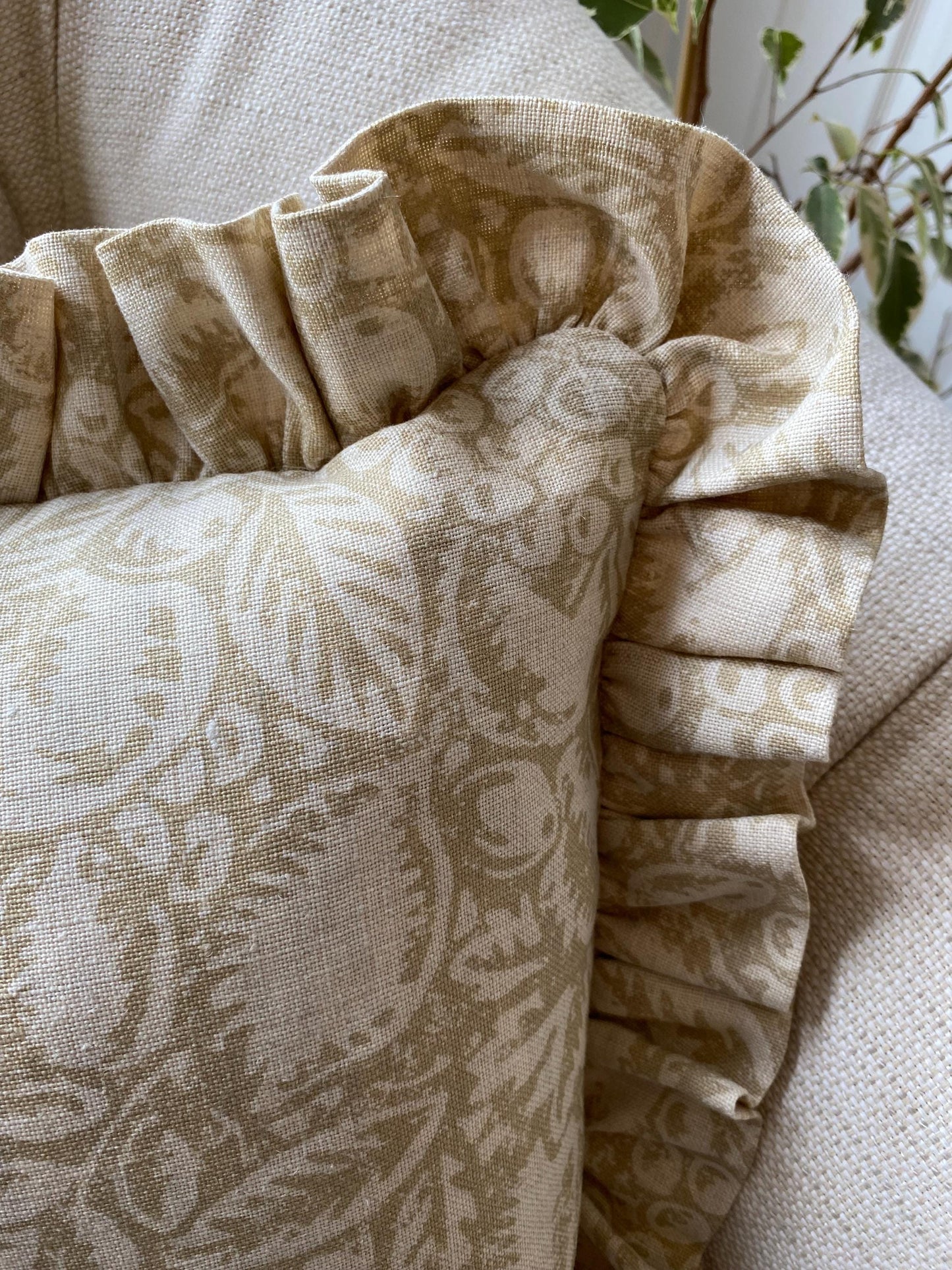 ELANA - Flowered linen handmade cushion cover with frill.