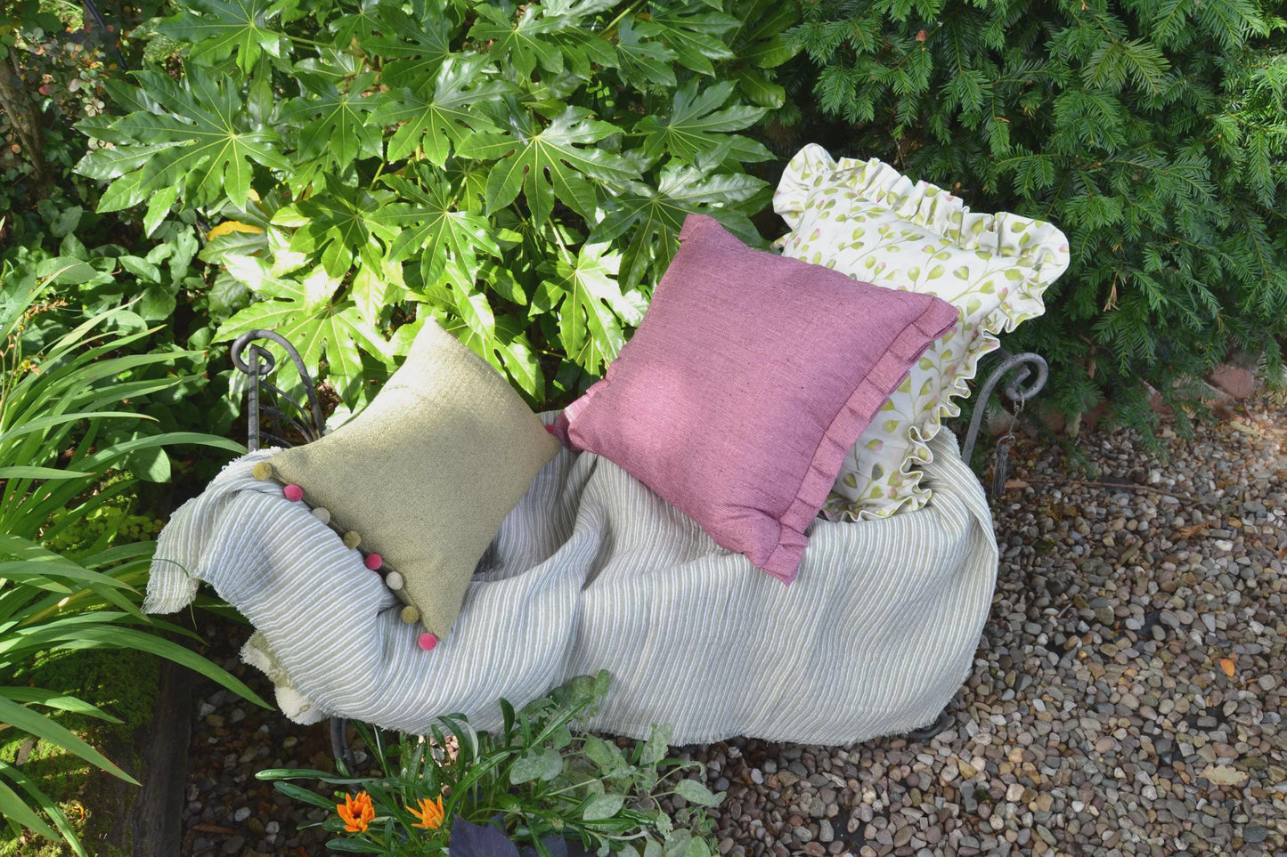 CLAVELL Handmade pink cushion cover with knife pleat detail. UK