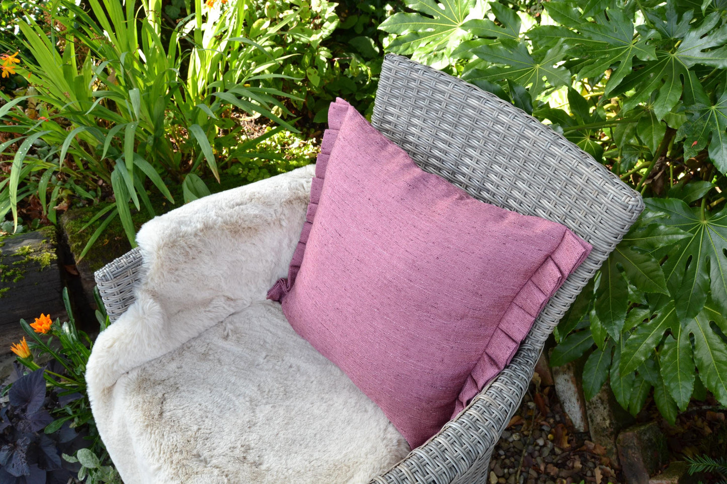 CLAVELL Handmade pink cushion cover with knife pleat detail. UK