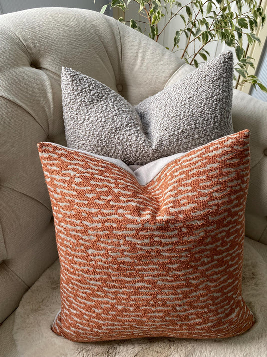 VIENTO - Handmade boucle modern weave design with geometric pattern.