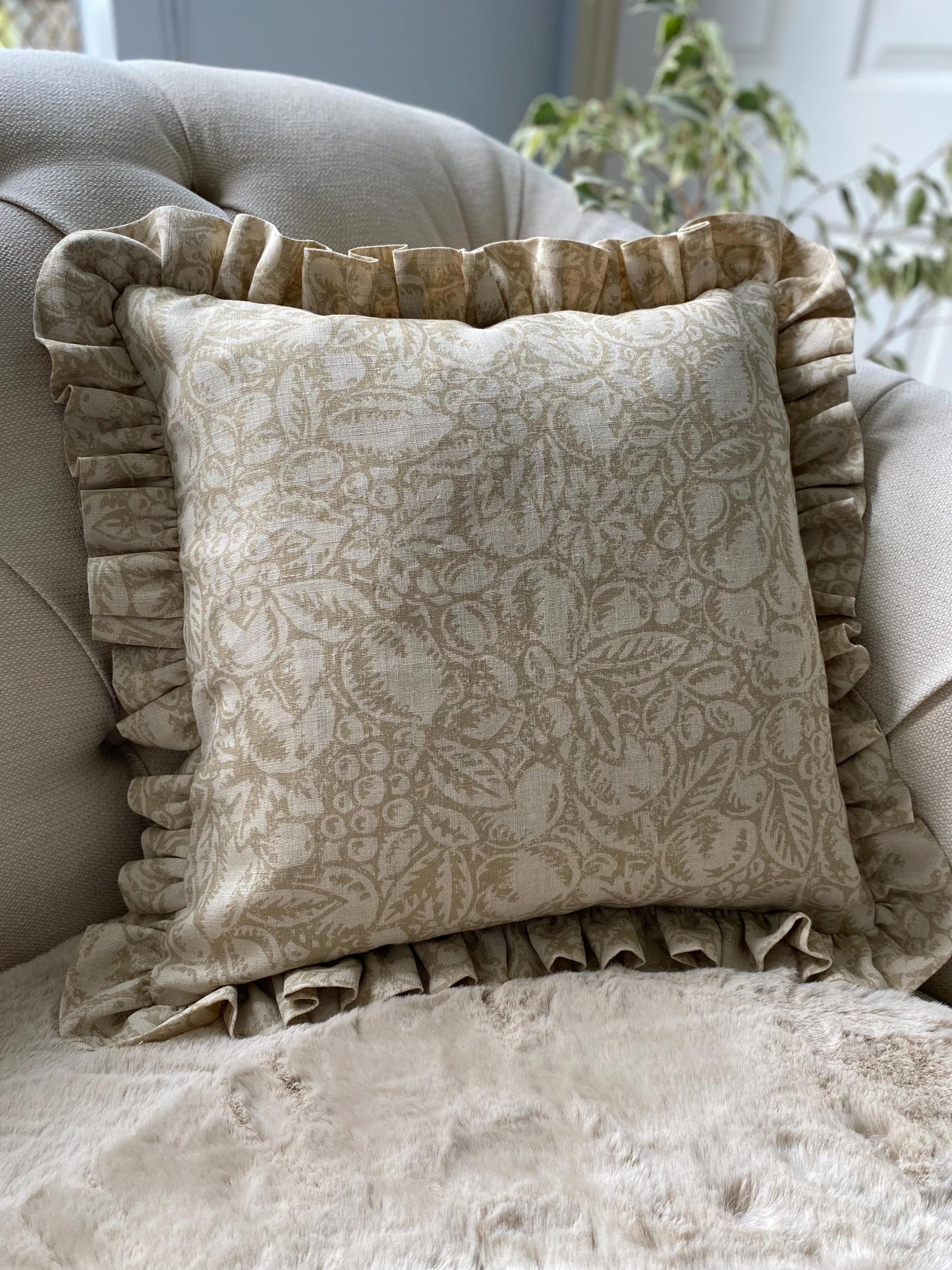 ELANA - Flowered linen handmade cushion cover with frill.