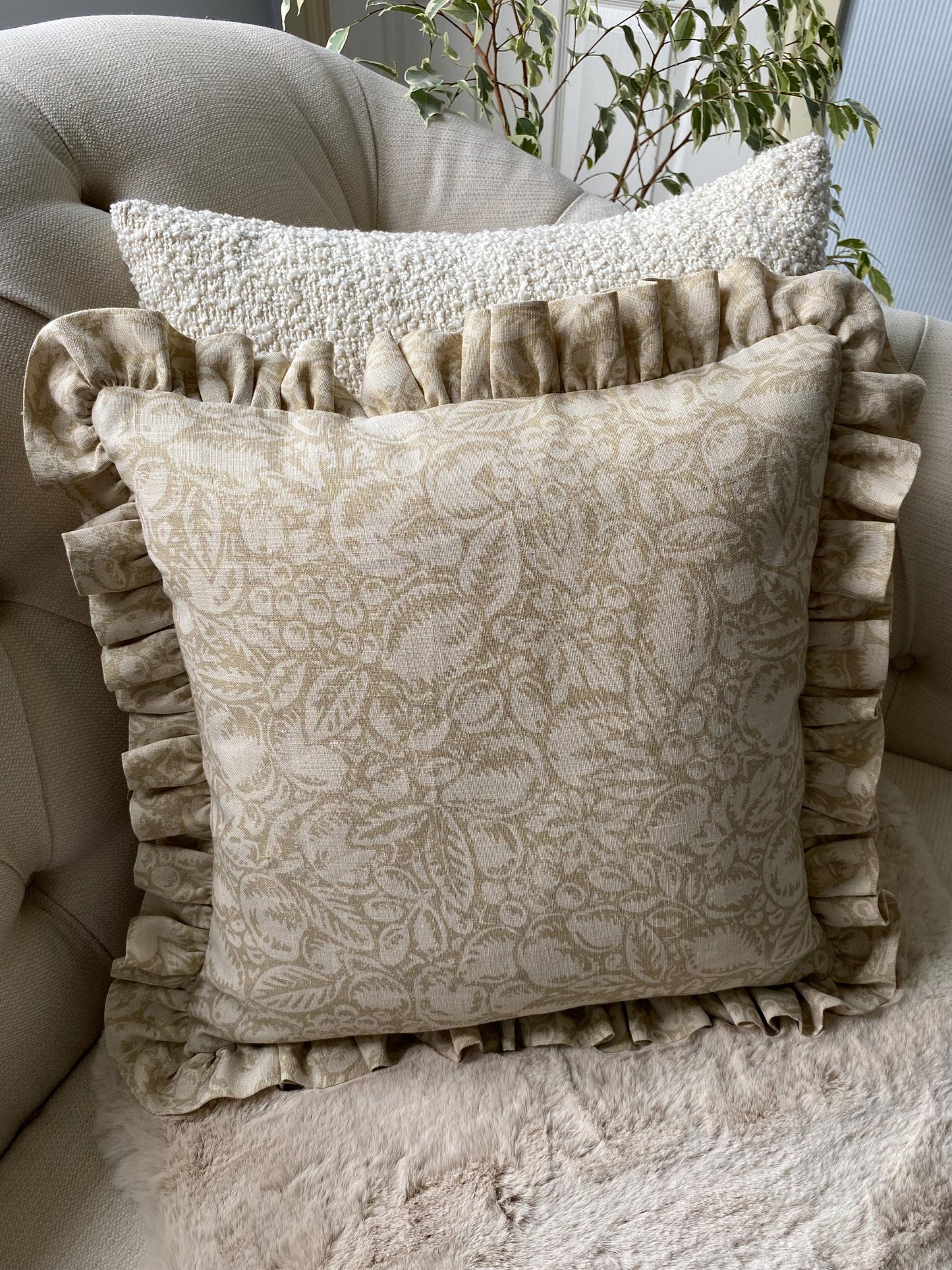ELANA - Flowered linen handmade cushion cover with frill.